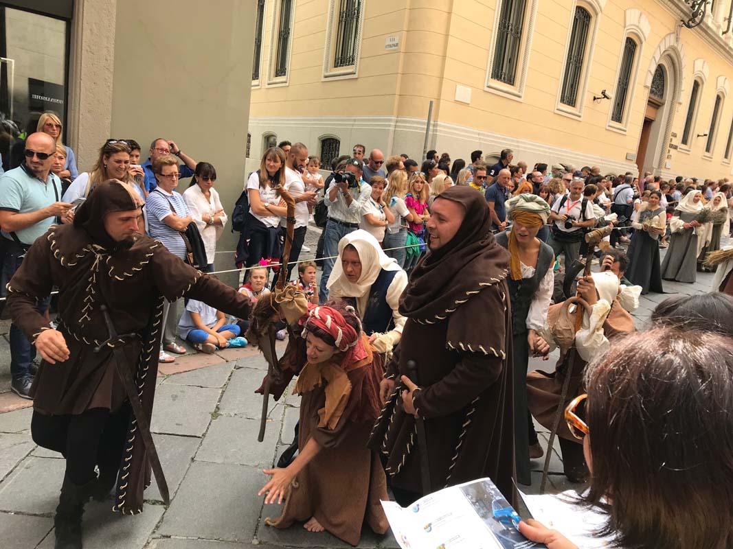 Palio Di Asti Le Prime Immagini Della Sfilata Gazzetta D Asti