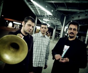 Venerdì 25 luglio alle 21.45, presso il Cortile di Palazzo Ottolenghi di Asti, il Monferrato Jazz Festival ospita Fabrizio Bosso con il suo Spritual trio per presentare il suo album “Purple”. Un trio tutto piemontese composto, oltre che da Bosso, anche dall’organista Alberto Marsico e dal batterista Alessandro Minetto.      