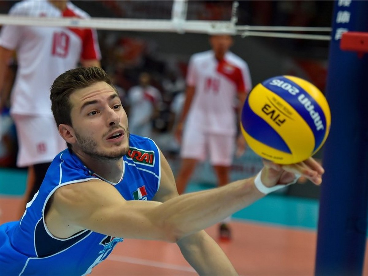 Volley. Il campione astigiano Matteo Piano si è allenato alla palestra Athletic