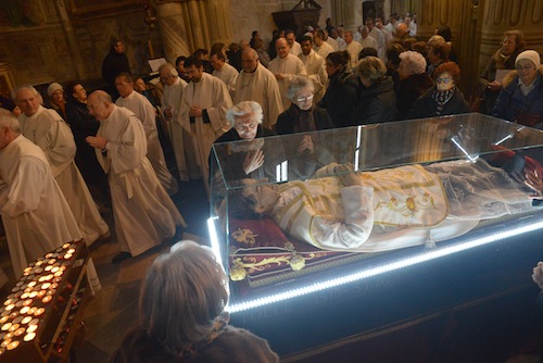 L’urna con le reliquie di Don Bosco torna a Castelnuovo Don Bosco