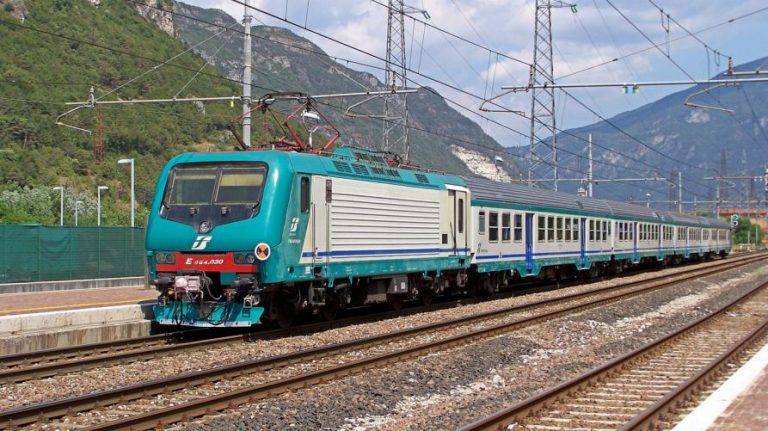 Bonus pendolari e nuovi servizi per chi viaggia in treno