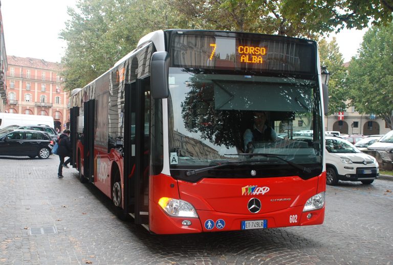 Sui bus di Asp trasporto gratuito verso il centro vaccinale