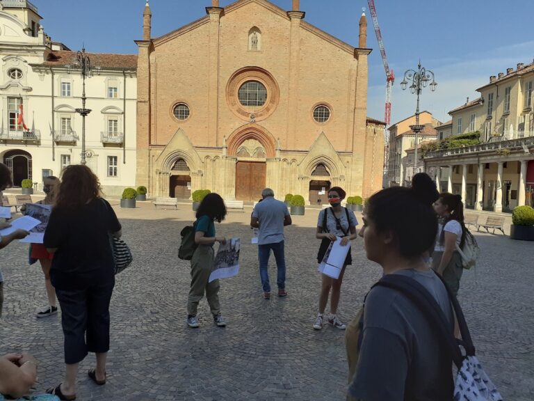 Asti, flash mob in piazza San Secondo