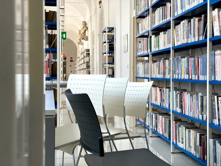 Alla Biblioteca Astense restano attivi il prestito sulla soglia e il servizio a domicilio per gli utenti fragilI