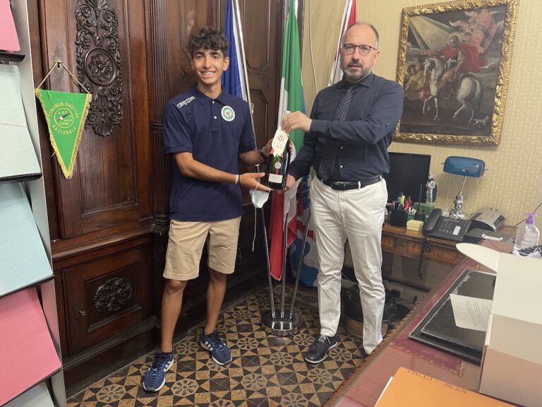 Asti, l’atleta Simone Dezani ricevuto in Municipio