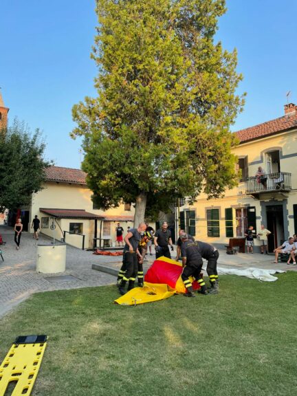 Minaccia di gettarsi da un albero per protesta: vigili del fuoco intervengono a Vaglierano