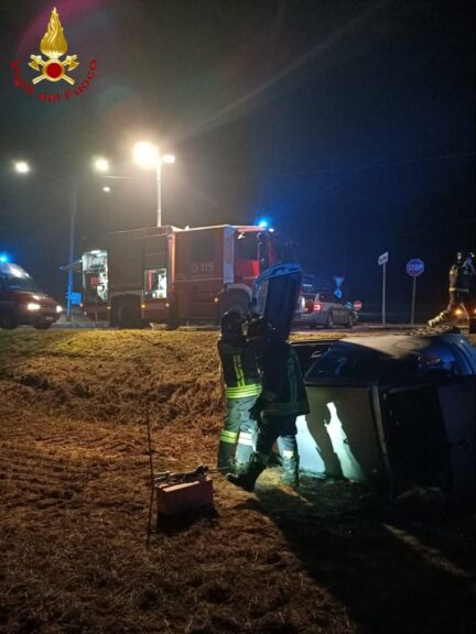 Auto fuori strada a Refrancore