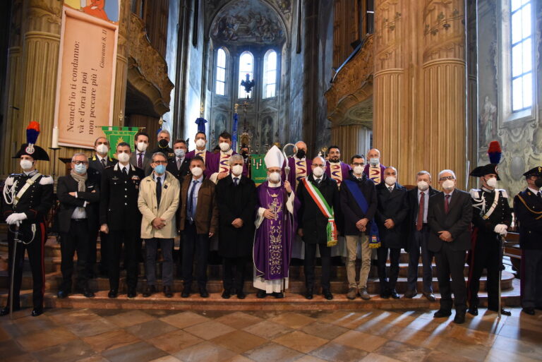 In Cattedrale il vescovo celebra il precetto pasquale: la fotogallery