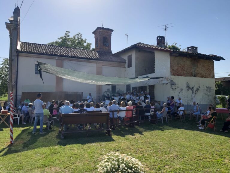 Domenica di musica con le corali di Cerro Tanaro e Castello di Annone