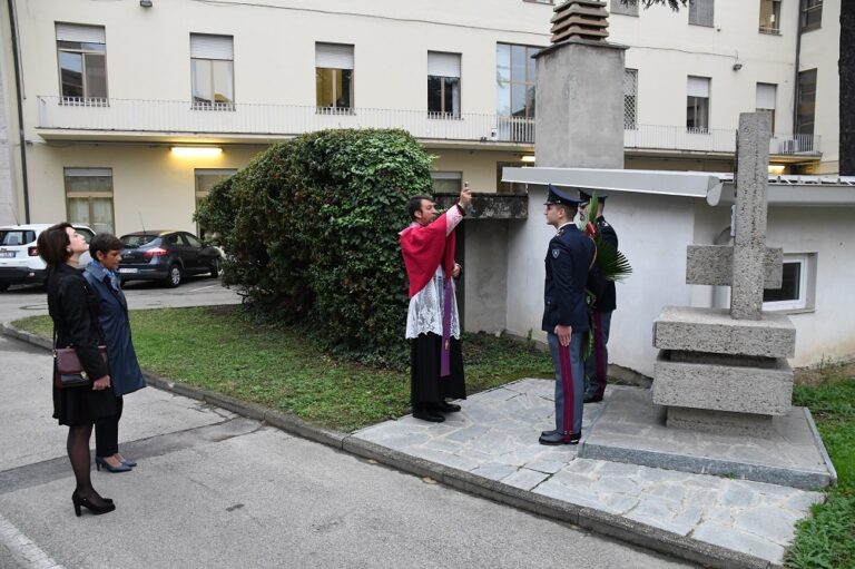 La polizia di Asti commemora i suoi defunti