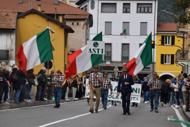 Penne nere astigiane al raduno Ana di Omegna