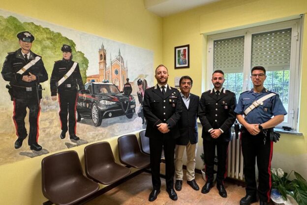 Nella caserma dei carabinieri di Quaranti-Mombaruzzo inaugurati due murales del pittore Luigi Amerio 