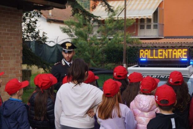 Canelli: scolaresca in visita al Comando compagnia carabinieri