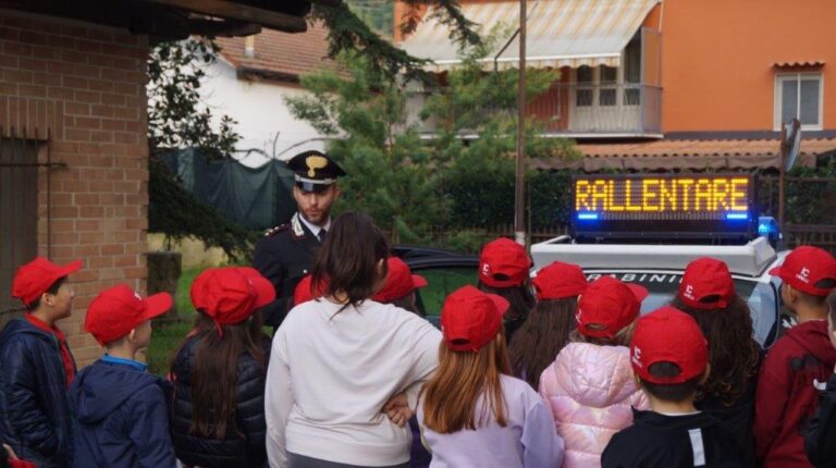 Canelli: scolaresca in visita al Comando compagnia carabinieri