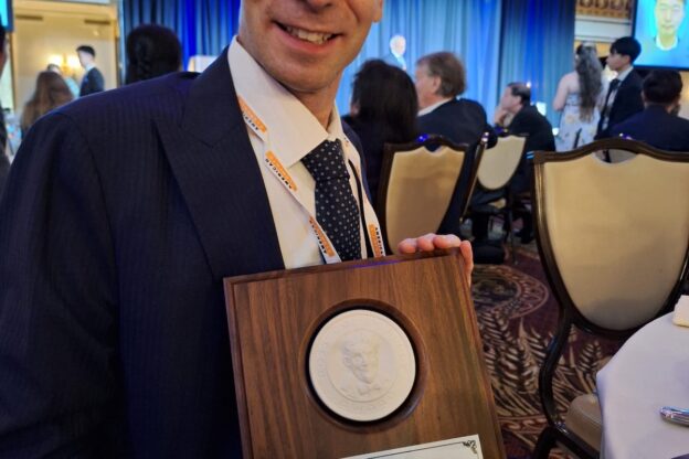 L’astigiano Francesco Baino docente del Politecnico riceve premio internazionale per la ricerca