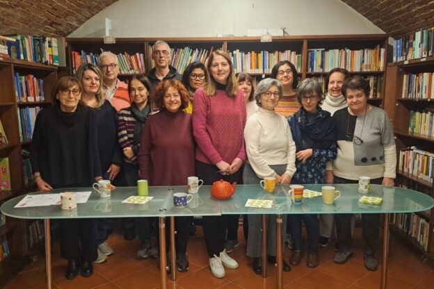 Stare in biblioteca è più bello a Villafranca con il Gruppo del tè  