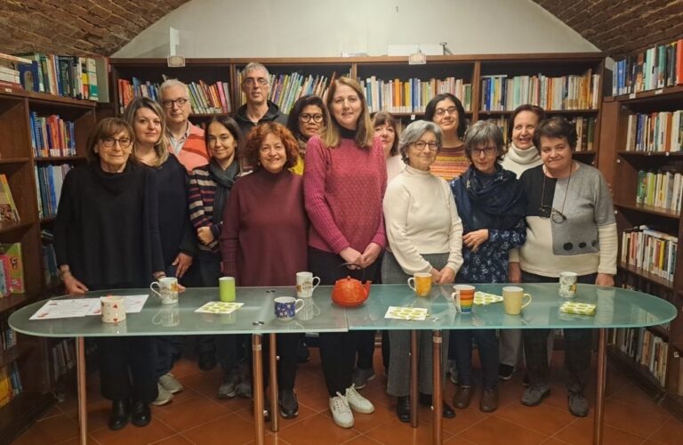 Stare in biblioteca è più bello a Villafranca con il Gruppo del tè  