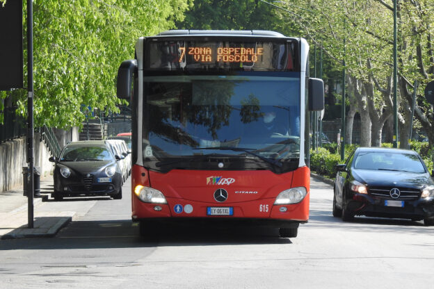 Fino a giovedì 27 febbraio variazioni di percorso dei bus di Asp per la chiusura di un tratto di corso Dante