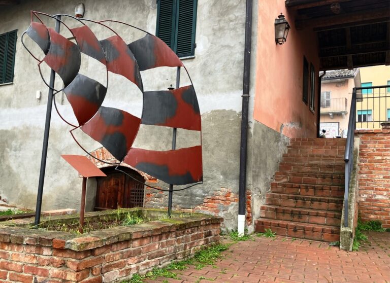 Si completa a Villafranca la collezione di grandi sculture sul Mare Padano   