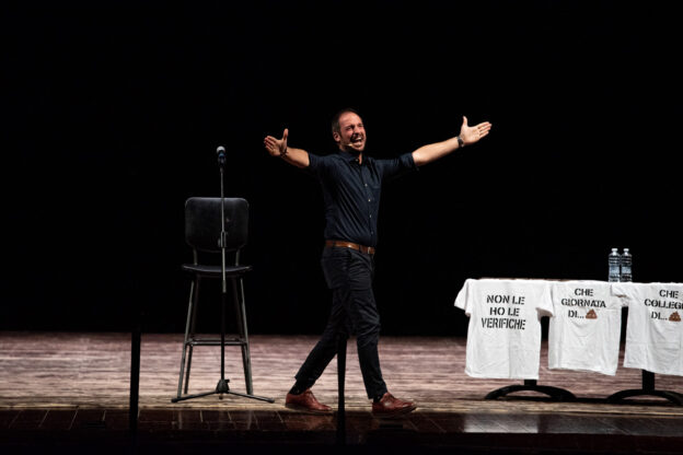 Filippo Caccamo in scena al Teatro Alfieri